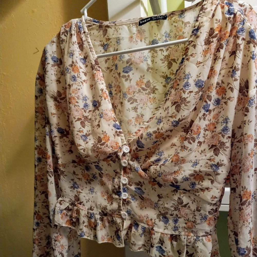 Long Sleeve Floral Crop Top